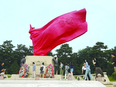 八寶山革命公墓烈士紀(jì)念園落成