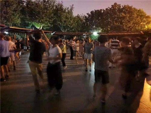 當(dāng)城市公園成為社區(qū)“后花園”